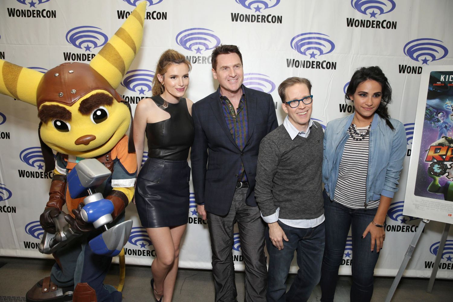 Bella-Thorne-WonderCon-2016-7