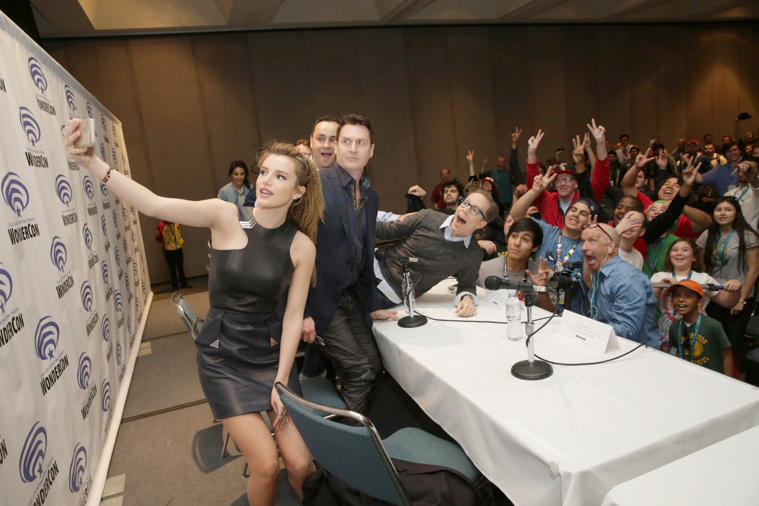 Bella-Thorne-WonderCon-2016-9