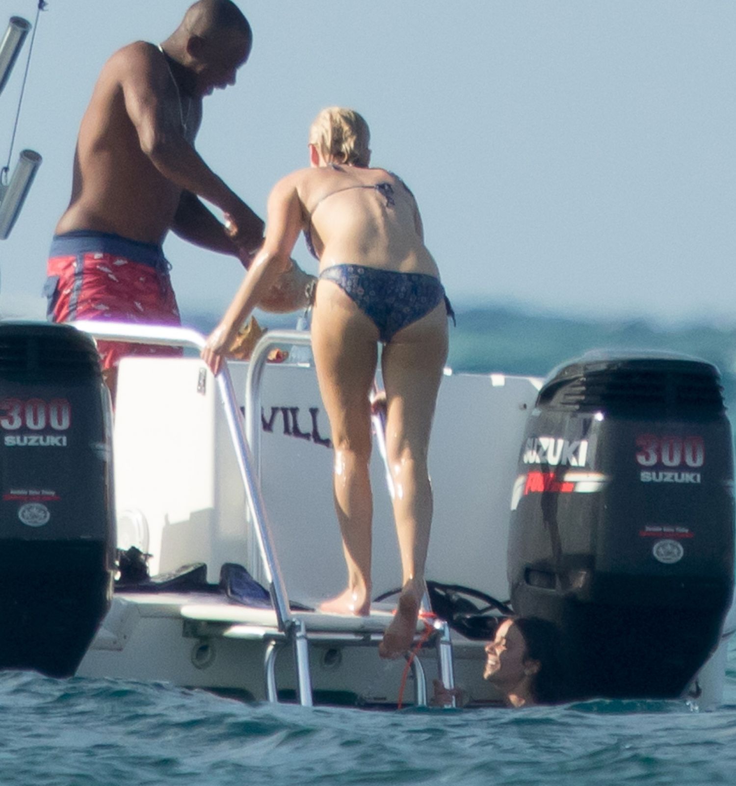 Jennifer-Lawrence-Bikini-Bahamas-11