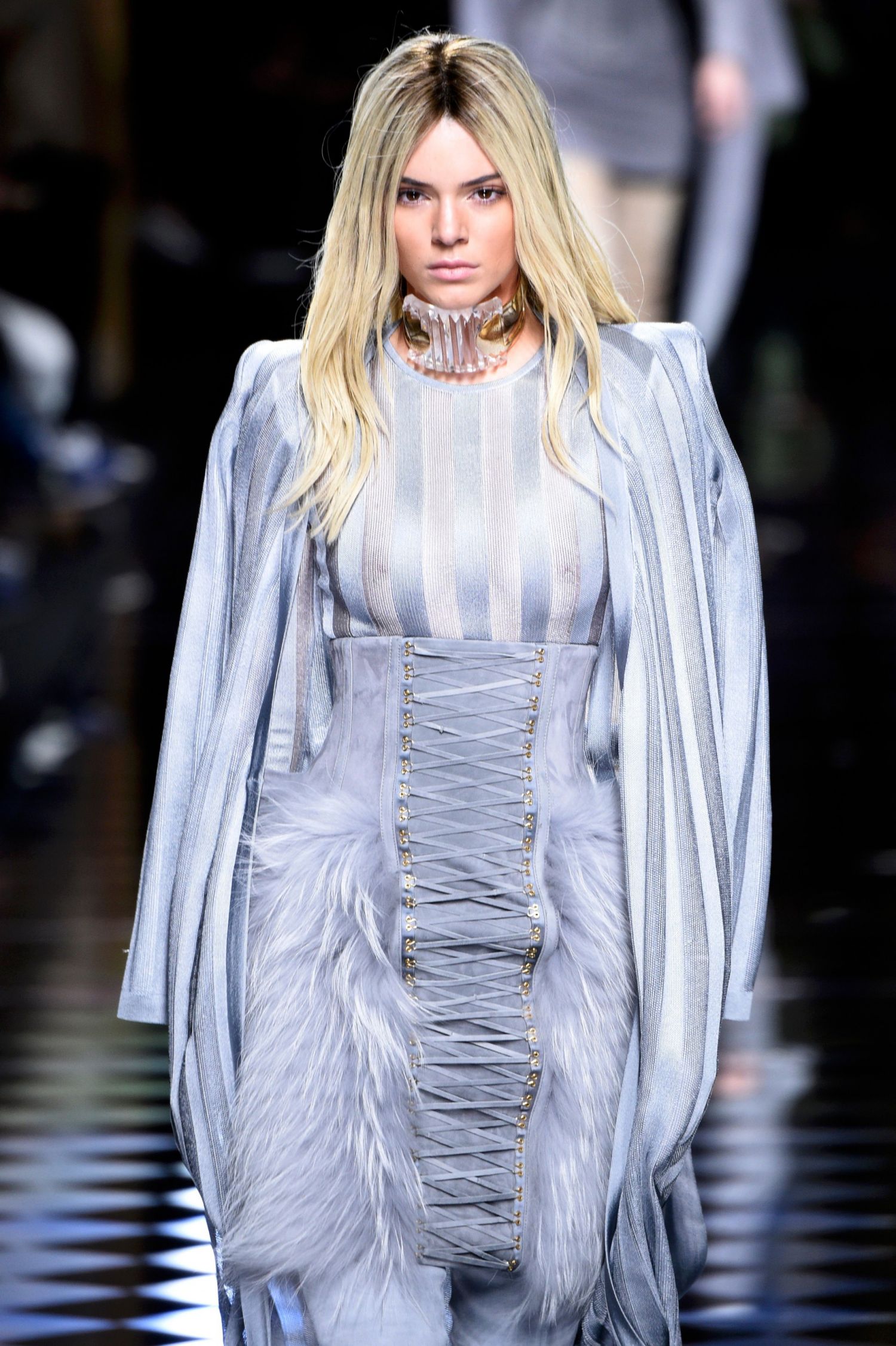 Kendall-Jenner-Balmani-Fashion-Show-Paris-1