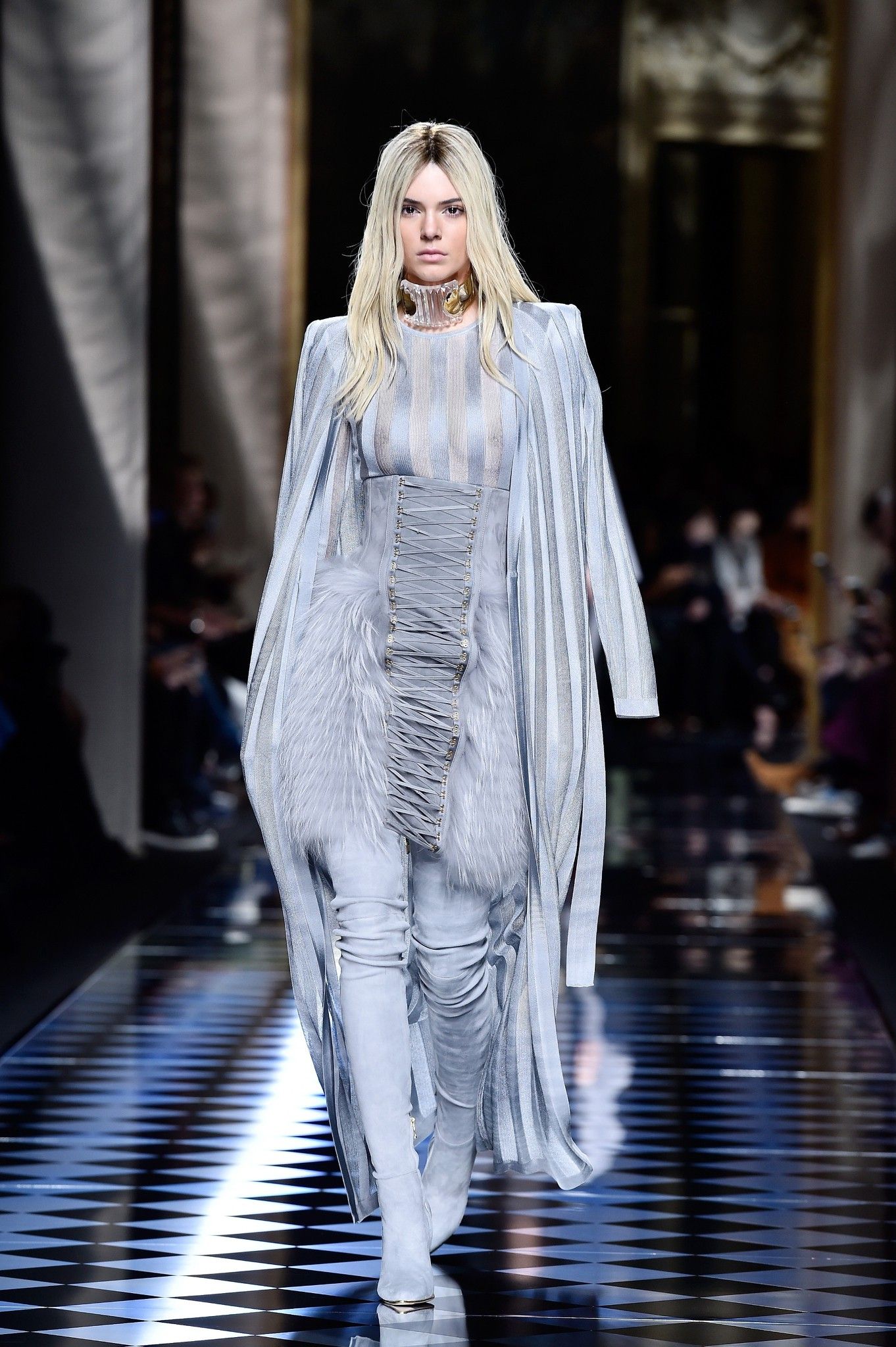 Kendall-Jenner-Balmani-Fashion-Show-Paris-5