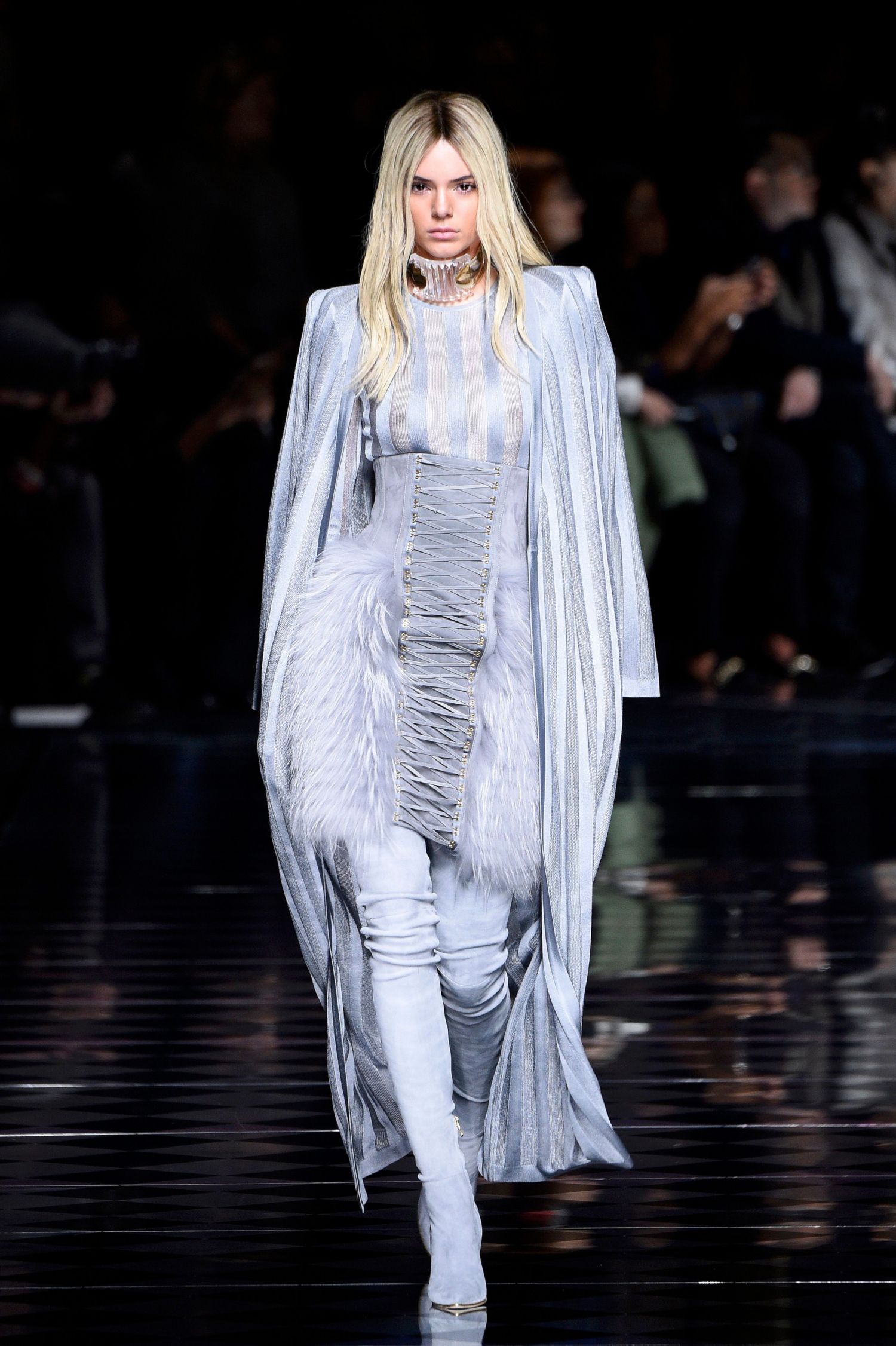 Kendall-Jenner-Balmani-Fashion-Show-Paris-7