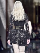 Kendall-Jenner-Balmani-Fashion-Show-Paris-8