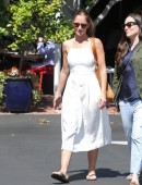 Minka-Kelly-at-Mauros-Cafe-1