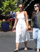 Minka-Kelly-at-Mauros-Cafe-2