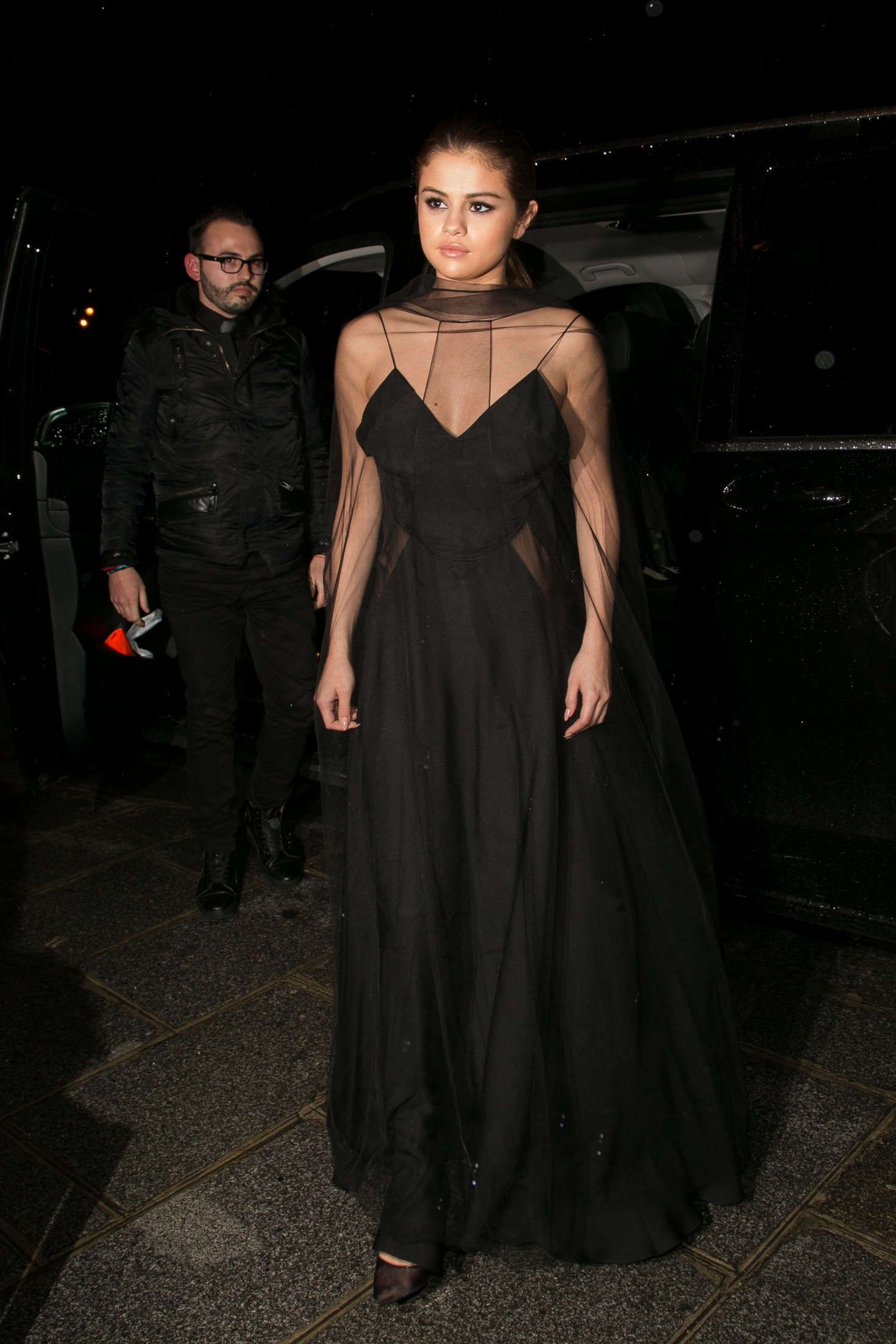Selena-Gomez-Attending-Louis-Vuitton-Dinner-Party-5