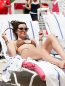 Bella-Thorne-in-Bikini-214