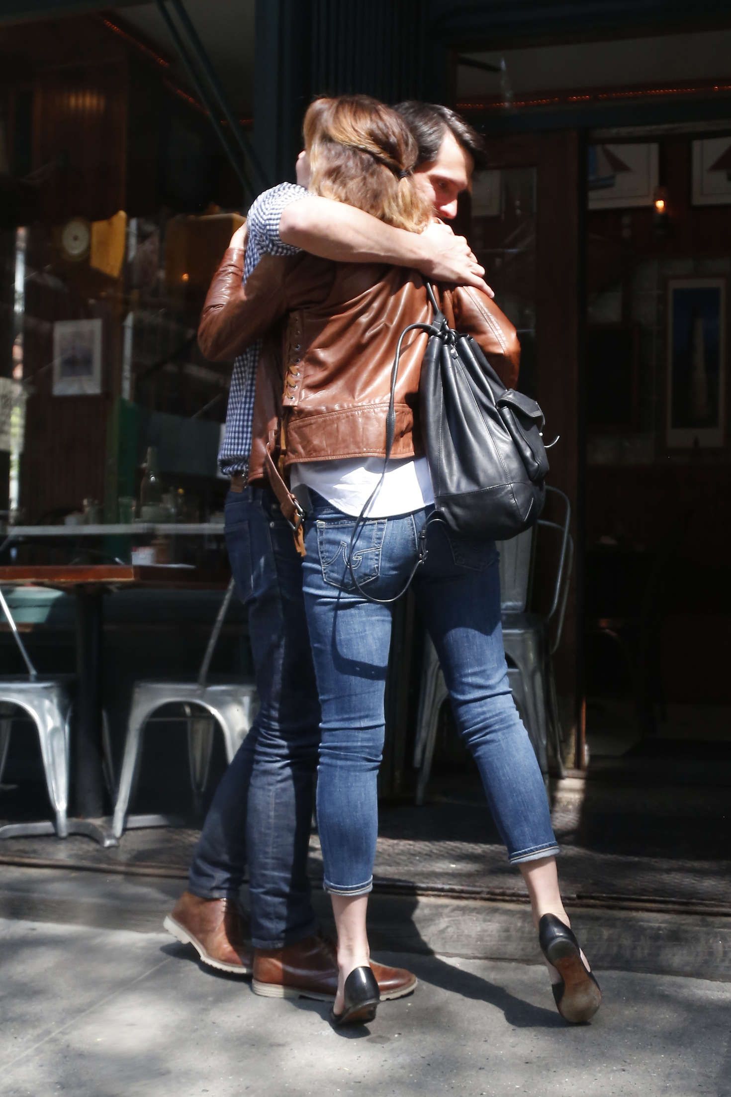 Emma-Watson-Booty-in-Jeans-3