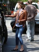 Emma-Watson-Booty-in-Jeans-5