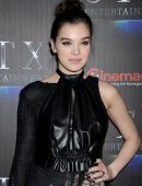 Hailee-Steinfeld-at-CinemaCon-2016-1