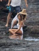 Jessica-Alba-Swimsuit-Photoshoot-Hawaii-931