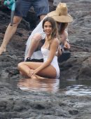Jessica-Alba-Swimsuit-Photoshoot-Hawaii-935