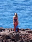 Jessica-Alba-Swimsuit-Photoshoot-Hawaii-940