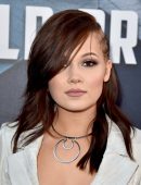 Kelli-Berglund--at-Captain-America-Civil-War-Premiere-LA-8