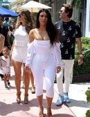 Kim-Kardashian-Cleavage-Miami-10