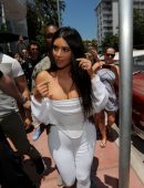 Kim-Kardashian-Cleavage-Miami-5