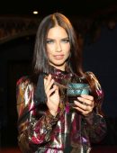 Adriana-Lima-Marc-Jacobs-Divine-Decadence-Fragrance-Dinner-7
