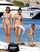 Alessandra-Ambrosio-in-Bikini-206