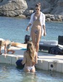 Alessandra-Ambrosio-in-Bikini-207