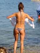 Alessandra-Ambrosio-in-Bikini-220