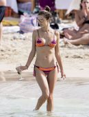Alessandra-Ambrossio-in-Bikini-105