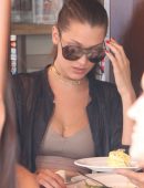 Bella-Hadid-CA-945