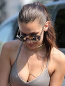 Bella-Hadid-CA-952
