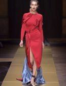 Bella-Hadid-Versace-Fashion-Show-2017-1