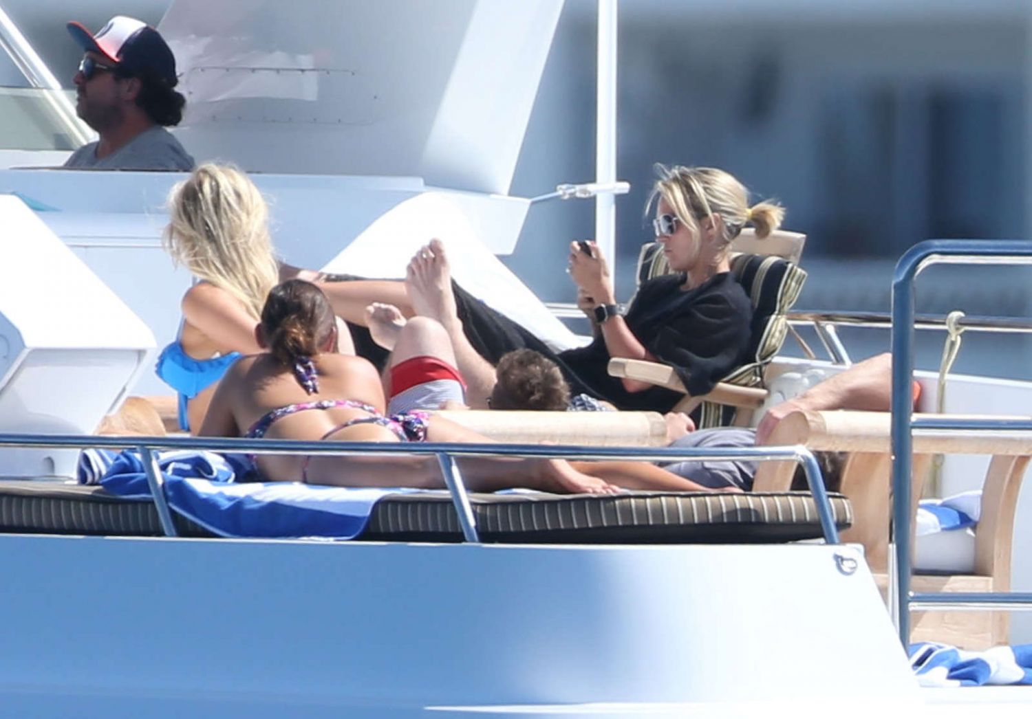 Carrie-Underwood-in-Bikini-155
