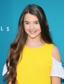 Chloe-East-9