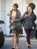 Chrissy-Teigen-7