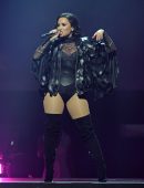 Demi-Lovato-Performing-in-Florida-10