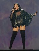 Demi-Lovato-Performing-in-Florida-12