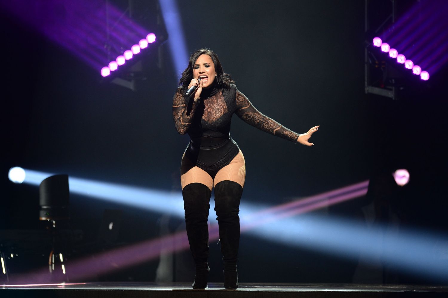 Demi-Lovato-Performing-in-Florida-14
