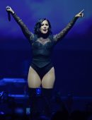 Demi-Lovato-Performing-in-Florida-7