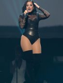 Demi-Lovato-Performing-in-Florida-8