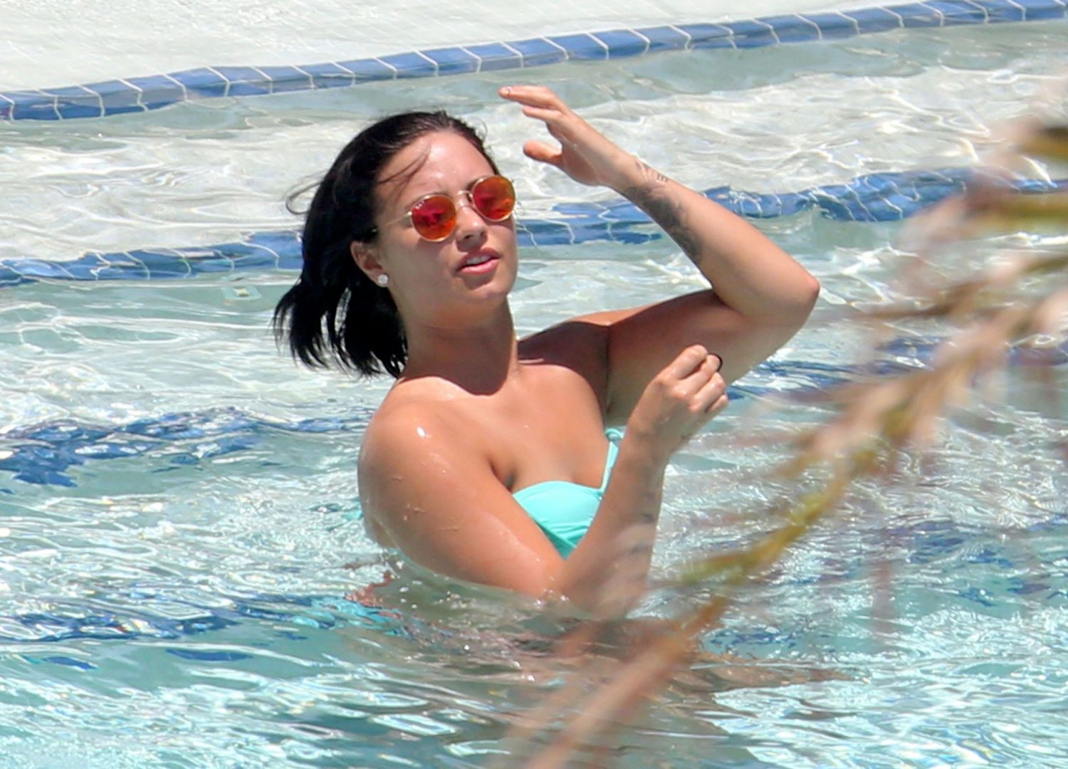 Demi-Lovato-in-Bikini-978