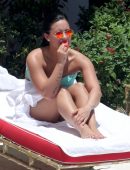 Demi-Lovato-in-Bikini-981