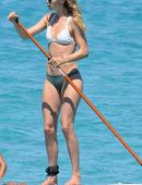 Doutzen-Kroes-in-Bikini-904