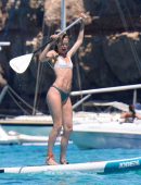 Doutzen-Kroes-in-Bikini-906