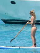 Doutzen-Kroes-in-Bikini-908