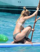 Doutzen-Kroes-in-Bikini-913