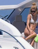 Doutzen-Kroes-in-Bikini-in-Formentera-6