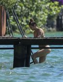 Irina-Shayk-in-Bikini-775