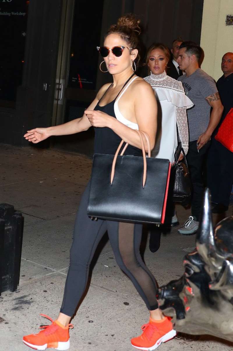 Jennifer-Lopez-in-Spandex-1