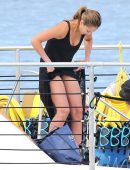 Jessica-Alba-Bikini-Candids-in-Hawaii-758