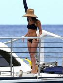 Jessica-Alba-Bikini-Candids-in-Hawaii-760