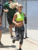 Julianne-Hough-in-Tights-Jogging-3