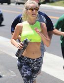 Julianne-Hough-in-Tights-Jogging-4