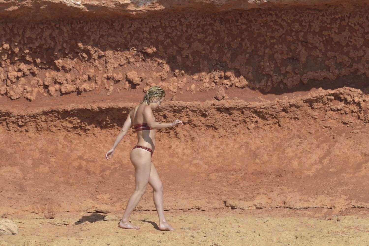Kate-Hudson-in-Bikini-9